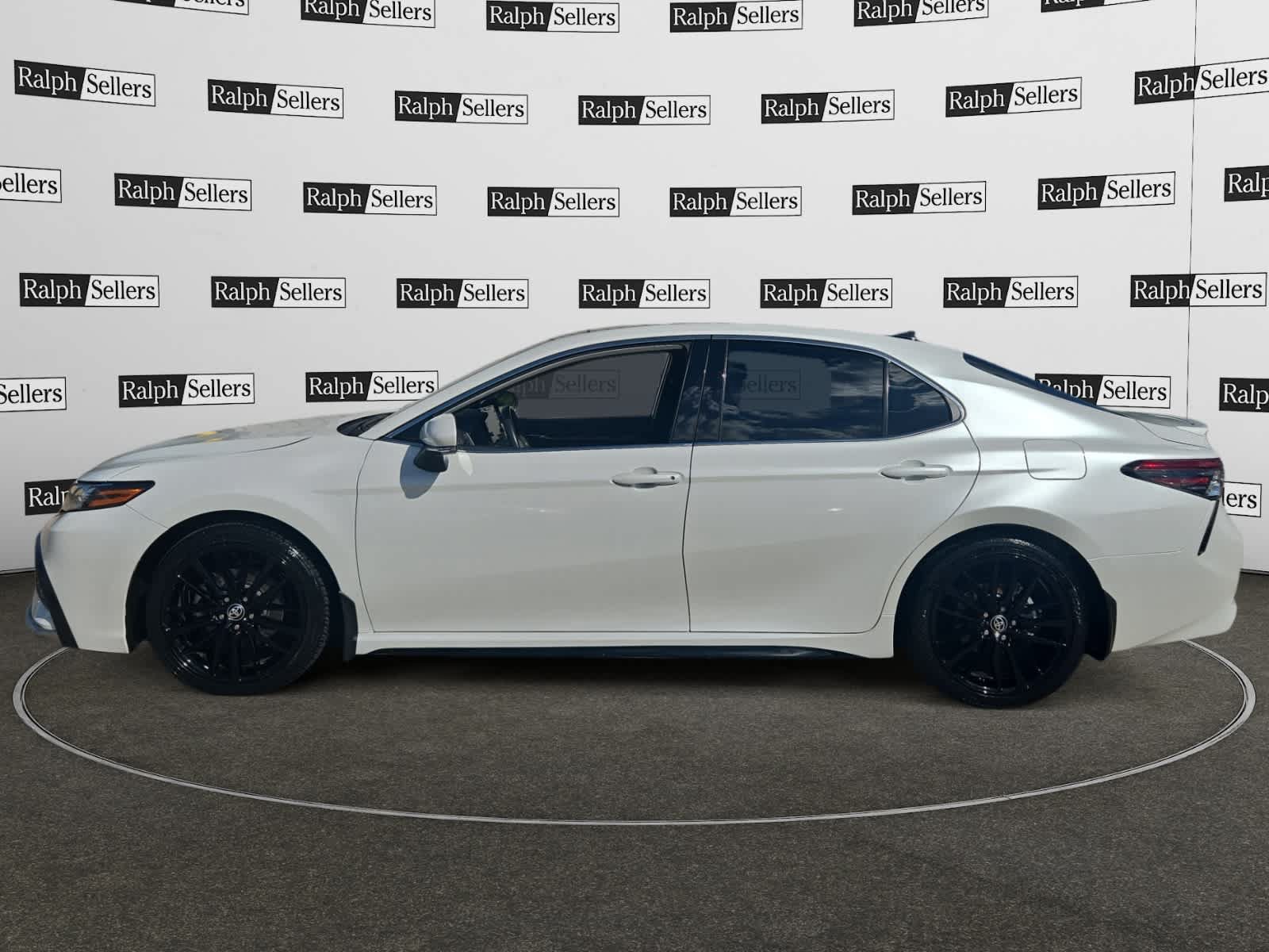 Used 2023 Toyota Camry XSE FWD image 3