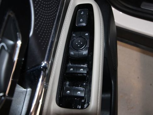 Used 2025 Lincoln Corsair AWD w/ Equipment Group 101A image 6