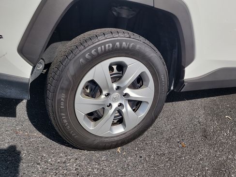 Certified 2022 Toyota RAV4 LE image 9