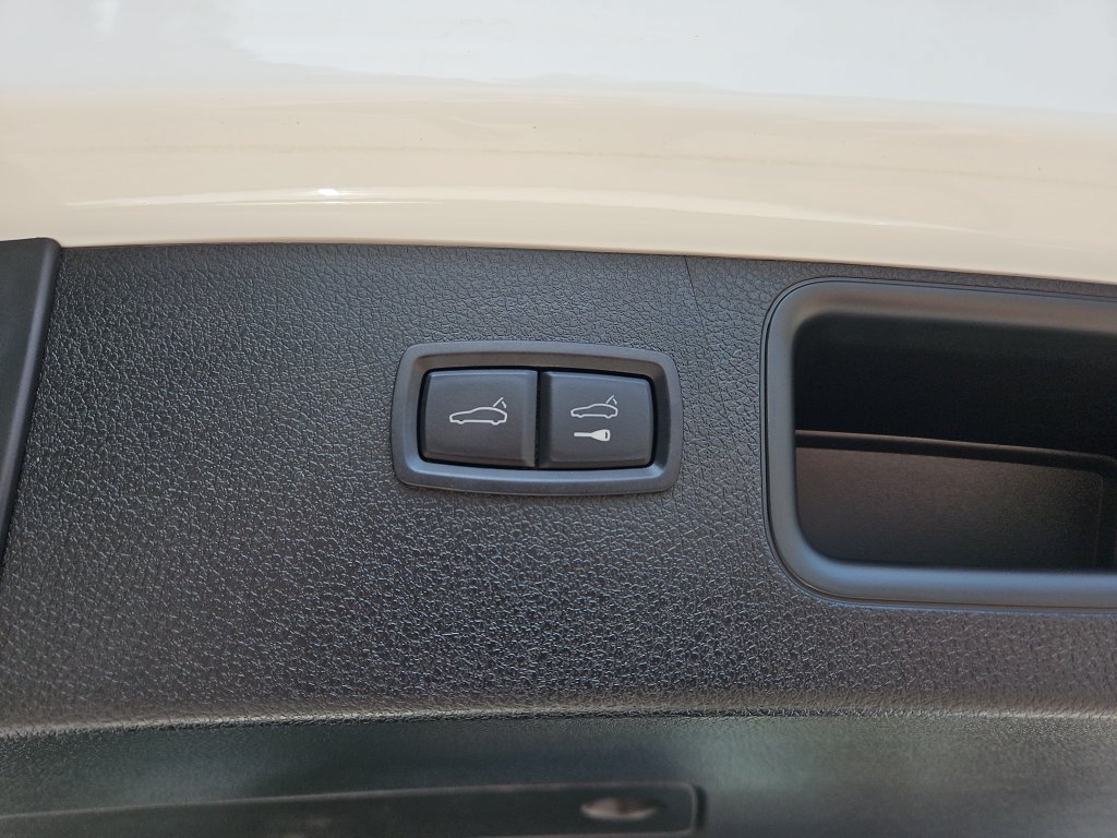 Certified 2026 Porsche Macan AWD/4WD image 24