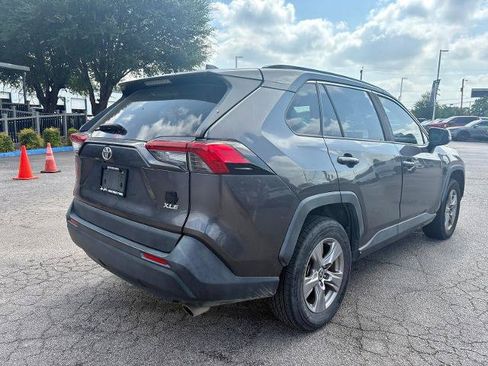 Used 2020 Toyota RAV4 XLE w/ Convenience Package FWD image 3