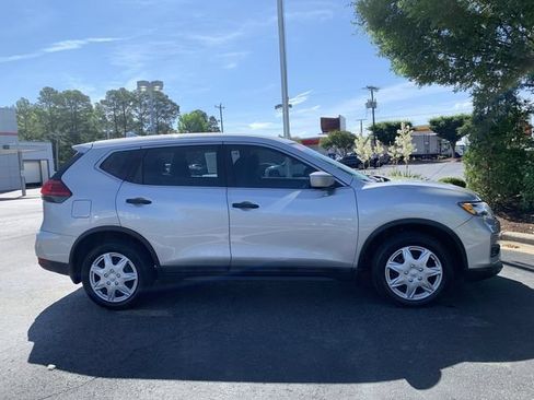 Used 2017 Nissan Rogue S FWD image 9