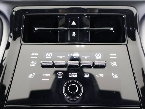Certified 2025 Porsche Panamera 4 AWD/4WD image 19