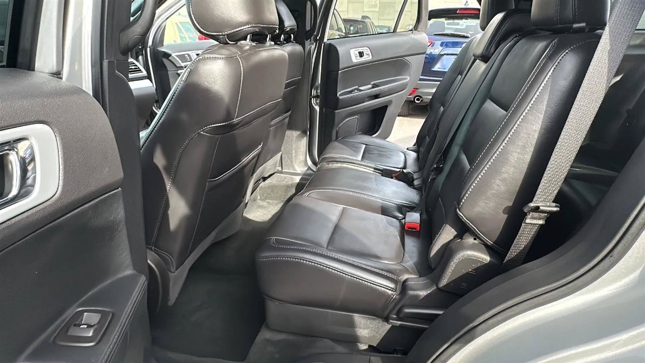 Used 2014 Ford Explorer XLT w/ Equipment Group 202A AWD/4WD image 27