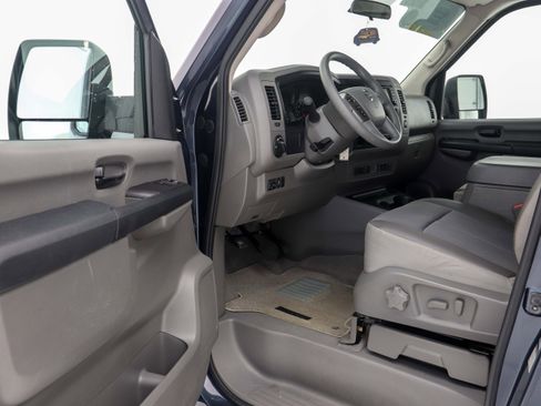 Used 2018 Nissan NV 3500 SV w/ Navigation Package image 16