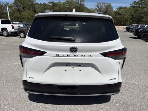 New 2026 Toyota Sienna Limited FWD image 3