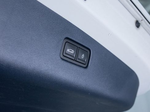 Used 2025 Genesis GV70 3.5T Sport w/ Sport Advanced Package image 9