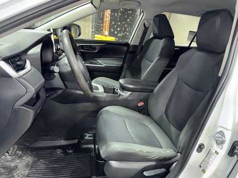 Used 2023 Toyota RAV4 LE AWD/4WD image 15