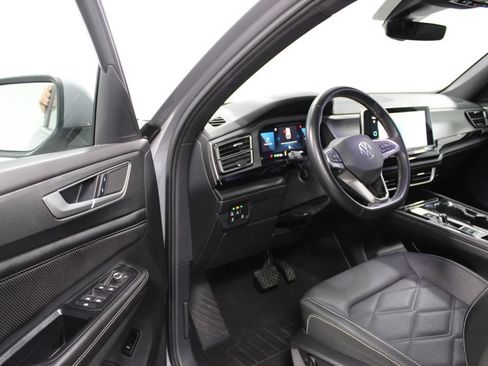 Used 2024 Volkswagen Atlas Cross Sport SE AWD/4WD image 22