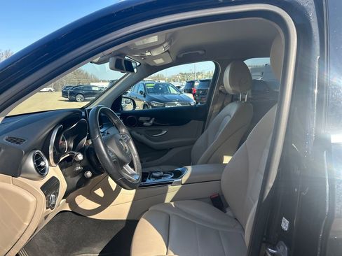 Used 2017 Mercedes-Benz GLC 300 4MATIC image 9
