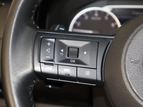 Used 2025 Nissan Pathfinder SV image 21