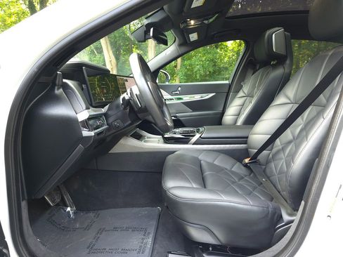 Used 2023 BMW 740i image 11