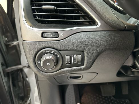 Used 2020 Jeep Cherokee Latitude Plus w/ Cold Weather Group image 22