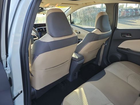 Used 2018 Toyota Prius Four image 15