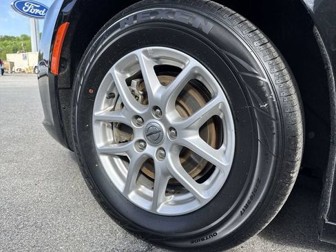Used 2022 Chrysler Pacifica Touring-L FWD image 8