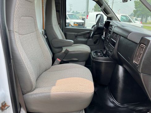Used 2018 Chevrolet Express 3500 w/ Driver Convenience Package RWD image 20