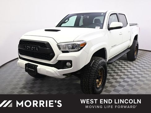 Used 2017 Toyota Tacoma TRD Sport w/ Tow Package (A/T) image 1
