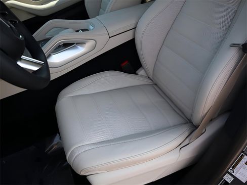 New 2026 Mercedes-Benz GLS 450 4MATIC image 31