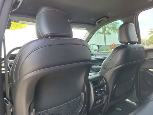Used 2024 Jeep Grand Cherokee Limited w/ Black Appearance Package RWD image 10