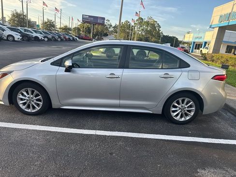 Used 2022 Toyota Corolla LE w/ LE Convenience Package FWD image 4