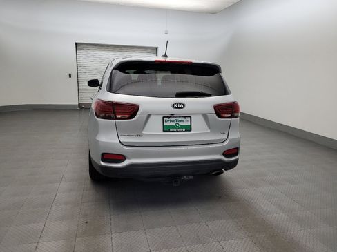 Used 2019 Kia Sorento AWD V6 image 6
