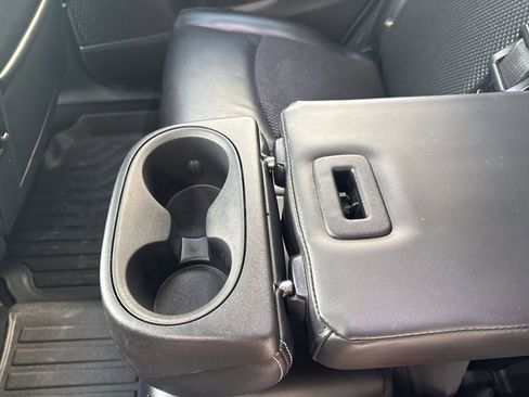 Used 2018 Dodge Journey Crossroad w/ Nav & Sun Group FWD image 30