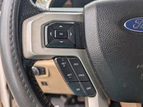 Used 2015 Ford F150 Lariat image 27