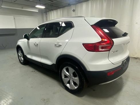 Used 2020 Volvo XC40 T5 Momentum w/ Protection Package AWD/4WD image 2