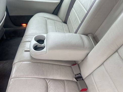 Used 2000 Lincoln Town Car Executive RWD image 33