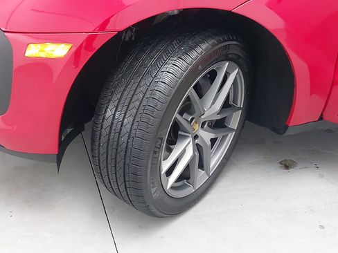 Used 2025 Porsche Macan image 35