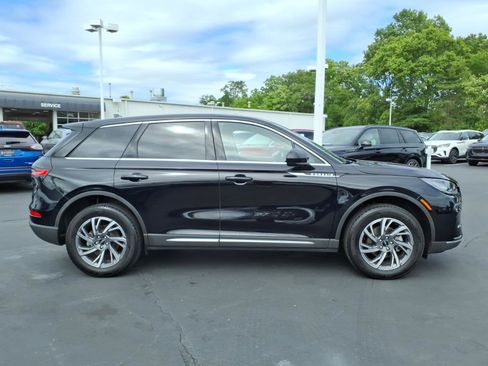 Used 2023 Lincoln Corsair AWD w/ Rear Removable Package Tray image 8