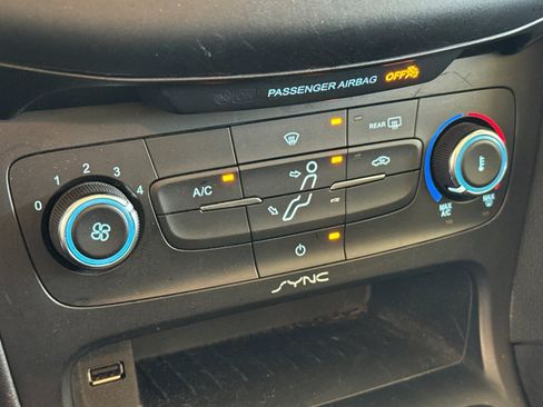 Used 2017 Ford Focus SE FWD image 17