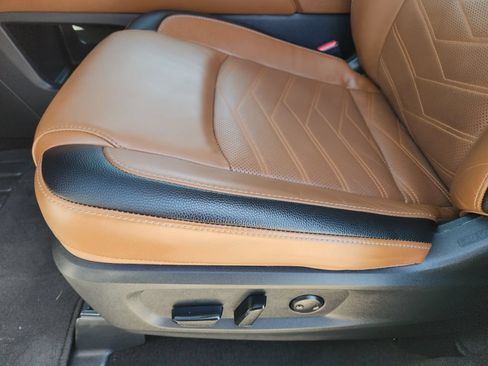Used 2024 Nissan Pathfinder Platinum FWD image 25