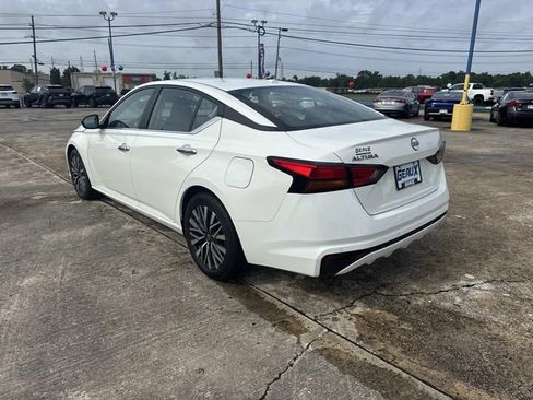 Used 2025 Nissan Altima 2.5 SV FWD image 13
