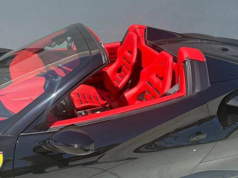 Used 2017 Ferrari 488 Spider RWD image 2