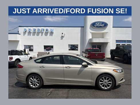 Used 2017 Ford Fusion SE FWD image 1