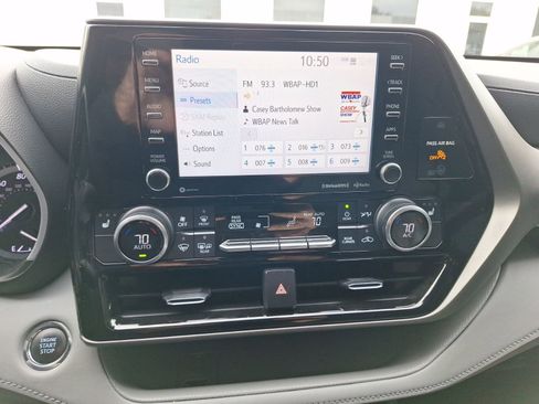 Used 2022 Toyota Highlander XLE image 28