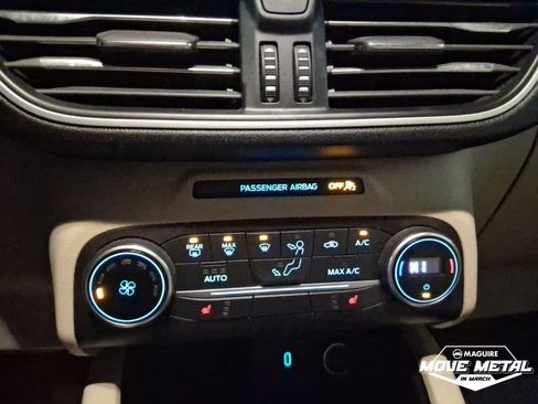 Used 2020 Ford Escape SE image 12