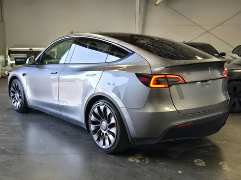 Used 2024 Tesla Model Y Performance AWD/4WD image 2