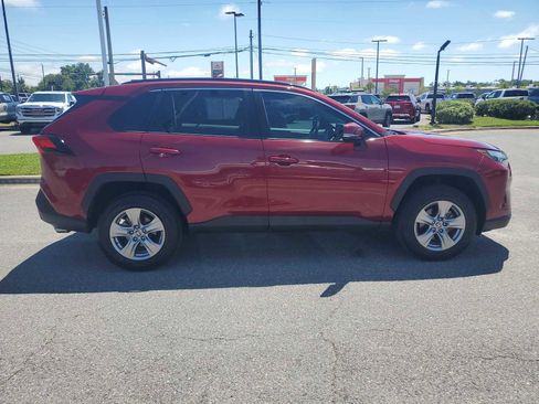 Used 2022 Toyota RAV4 XLE w/ Convenience Package FWD image 7