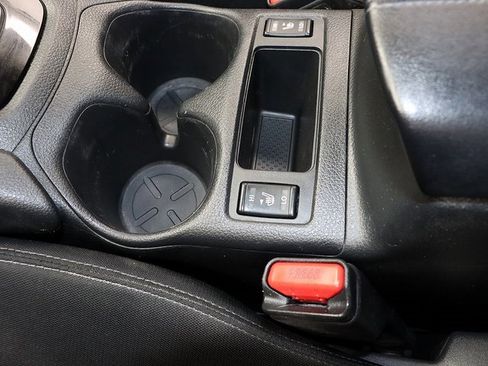 Used 2018 Nissan Rogue SV image 21