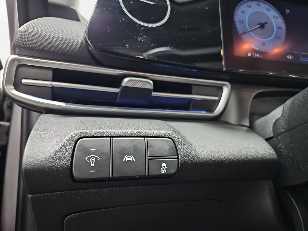 Used 2023 Hyundai Elantra Limited w/ Preferred Accessory Package FWD image 28