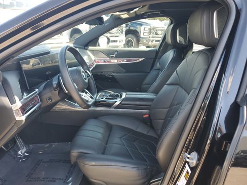 Used 2024 BMW 740i image 18