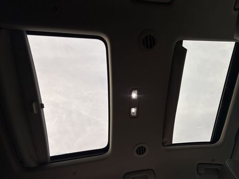 Used 2020 Buick Enclave Avenir w/ Avenir Technology Package image 23