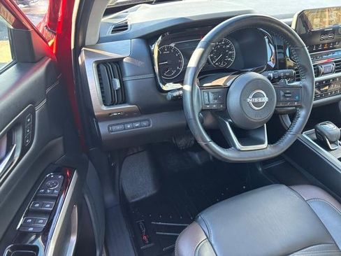 Used 2023 Nissan Pathfinder Platinum image 9