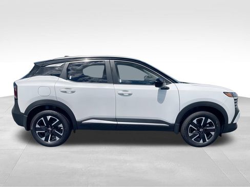 Used 2026 Nissan Kicks SV AWD/4WD image 9