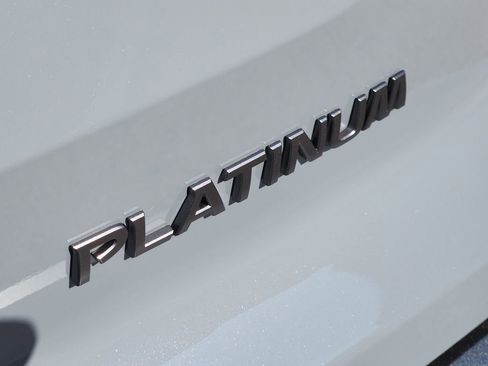 New 2026 Nissan Pathfinder Platinum image 8