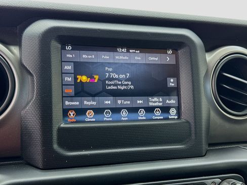 Used 2020 Jeep Wrangler Sport image 11