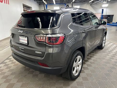 Used 2018 Jeep Compass Latitude w/ Cold Weather Group AWD/4WD image 10