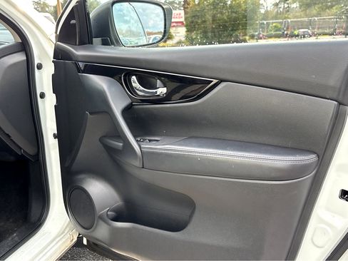 Used 2022 Nissan Rogue Sport SV image 10